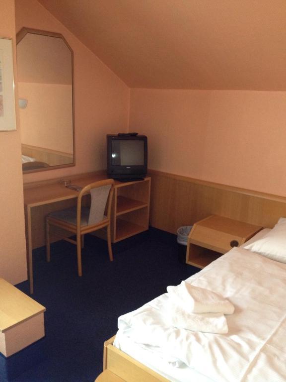 A1 Raststaette & Motel Hamburg-Stillhorn الغرفة الصورة